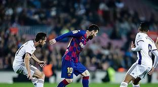 一位是以笑 一位是以笑